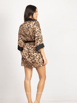 Σατέν animal print κοντή ρόμπα με μαύρη λεπτομέρεια και ζώνη