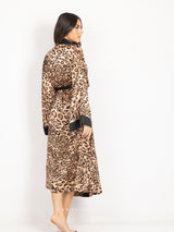 Σατέν animal print μακριά ρόμπα με μαύρη λεπτομέρεια και ζώνη