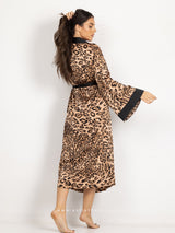 Σατέν animal print μακριά ρόμπα με μαύρη λεπτομέρεια και ζώνη